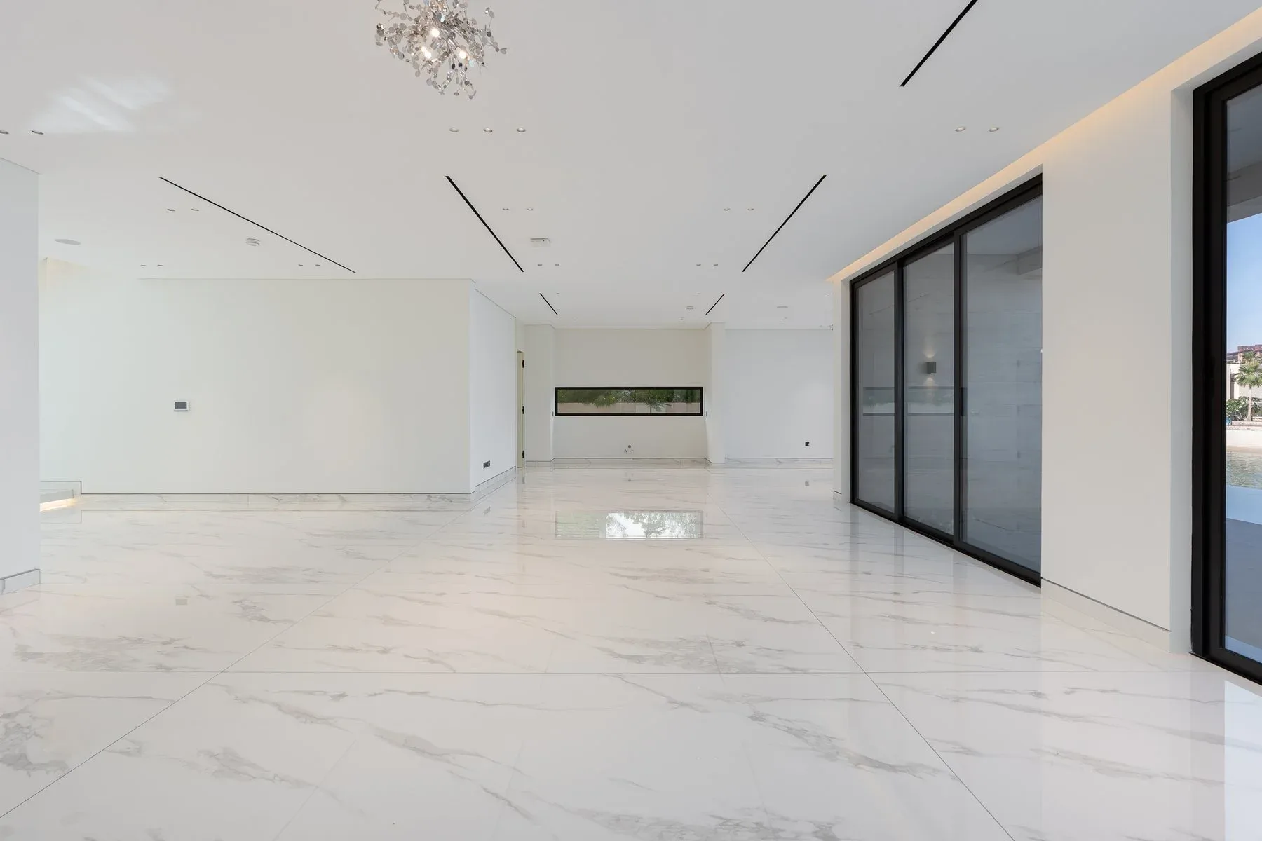 Brand New 5-Bedroom Modern Villa with Roof Terrace — photograph 7