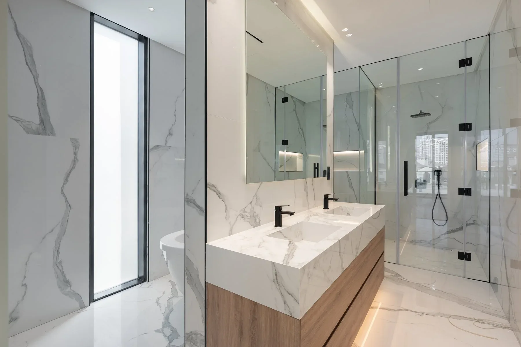 Brand New 5-Bedroom Modern Villa with Roof Terrace — photograph 10