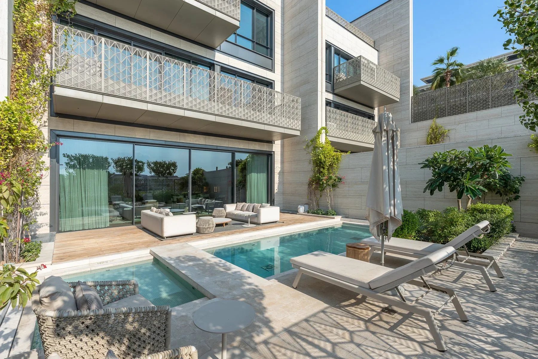 Rare Waterfront Villa in Four Seasons Jumeirah — photograph 1