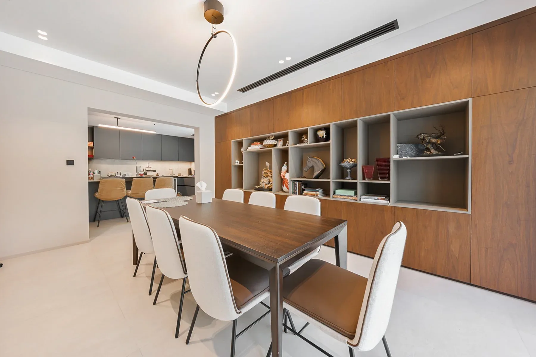 Fully Upgraded Turnkey Home Within Meadows — photograph 5