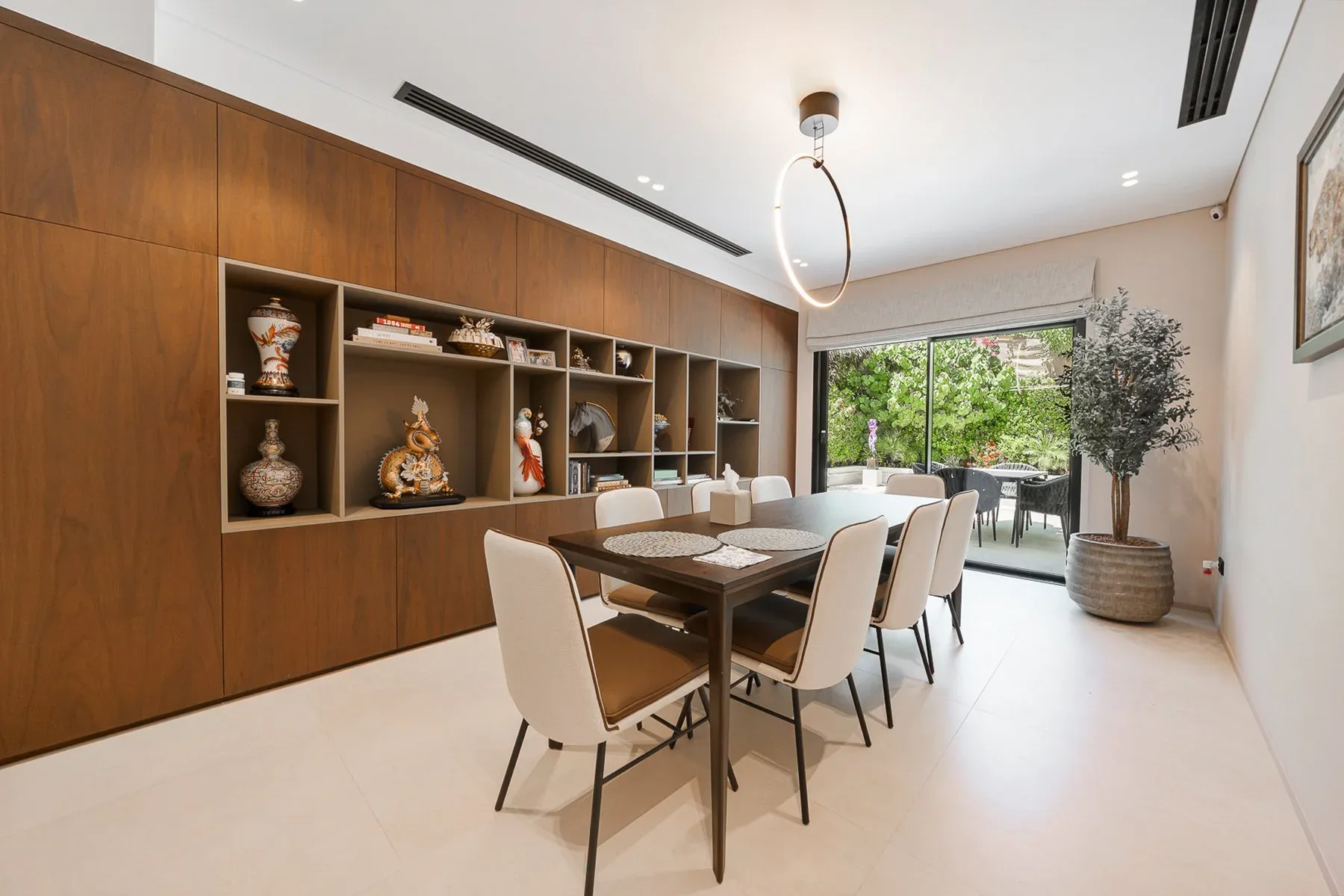 Fully Upgraded Turnkey Home Within Meadows — photograph 4