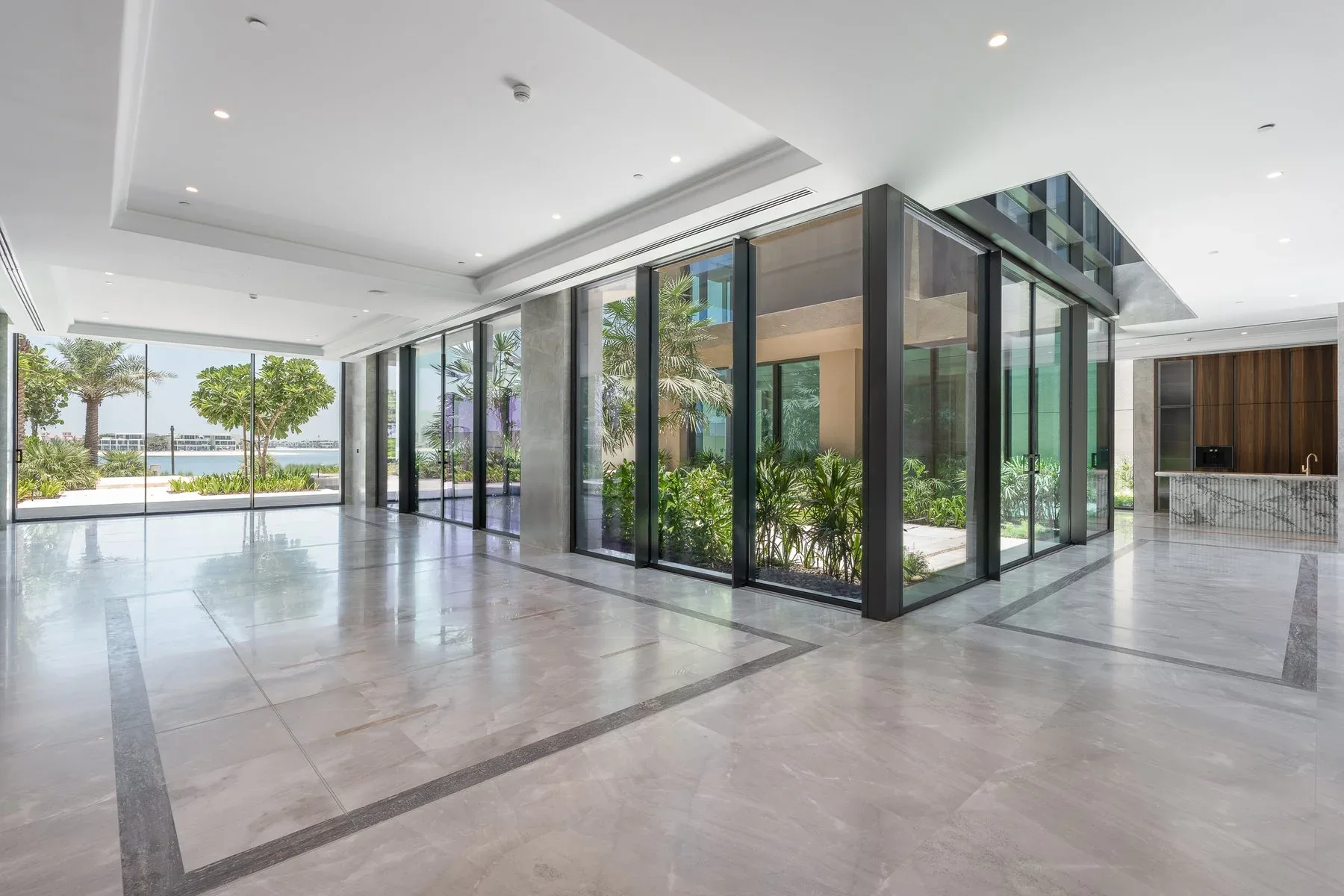 Super-Prime Beachfront Villa on Palm Jumeirah — photograph 6