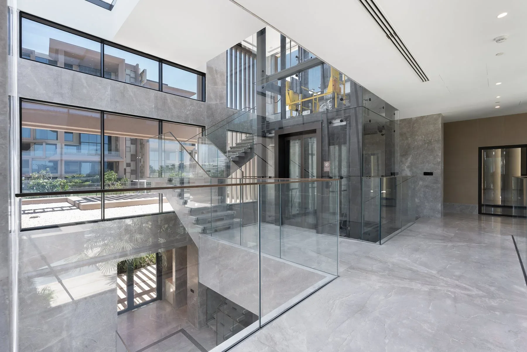Super-Prime Beachfront Villa on Palm Jumeirah — photograph 7