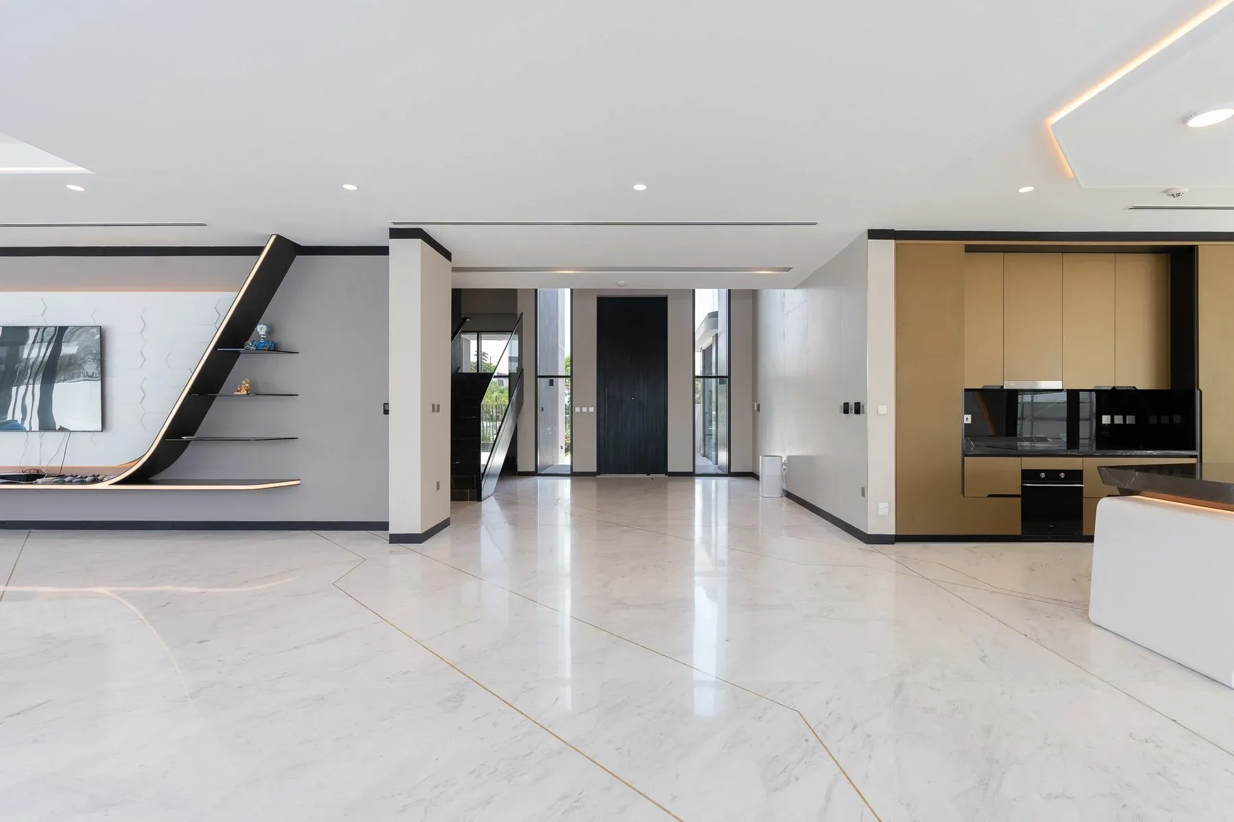 Stunning Villa with Branded Design in Majestic Vistas — photograph 3
