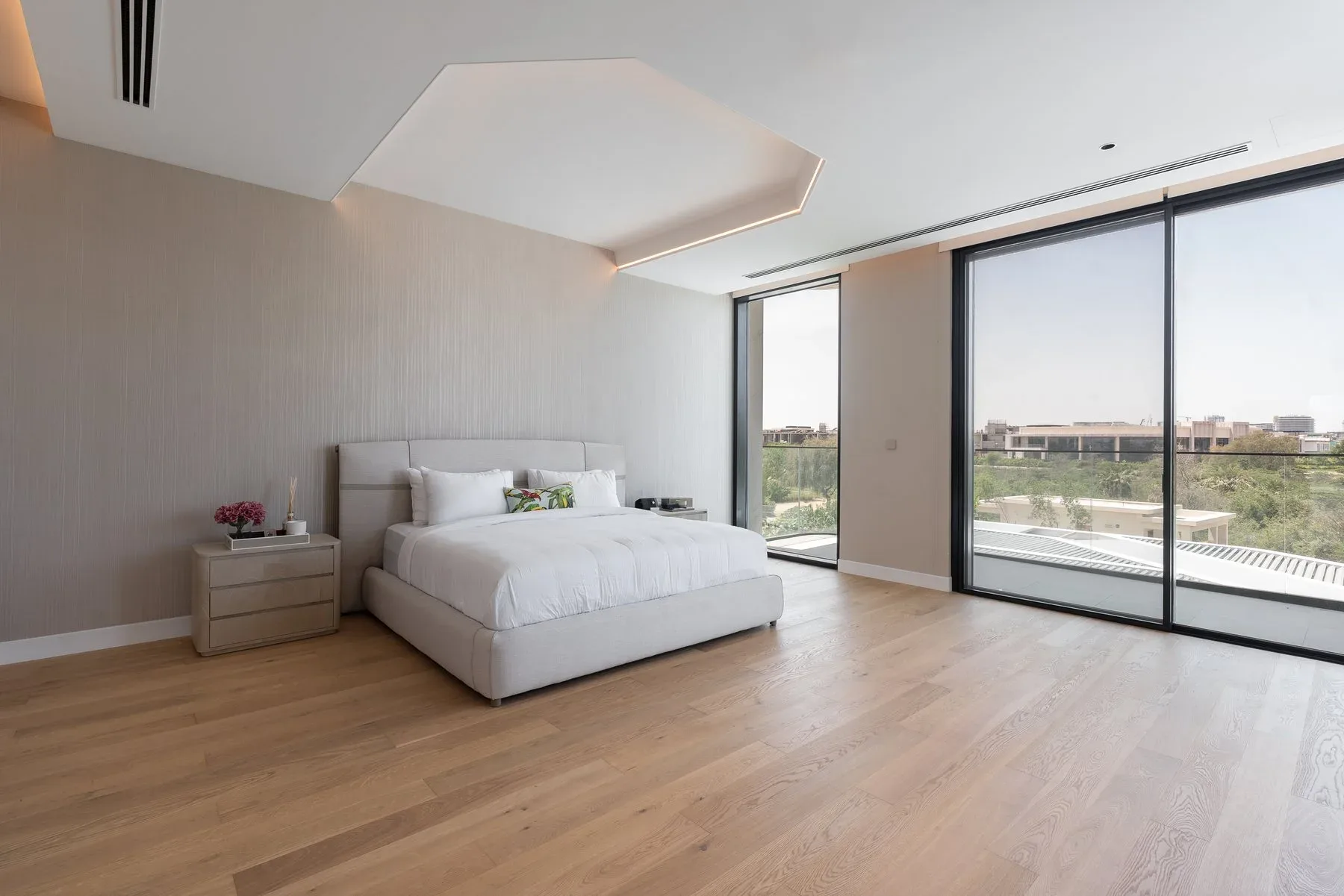 Stunning Villa with Branded Design in Majestic Vistas — photograph 8