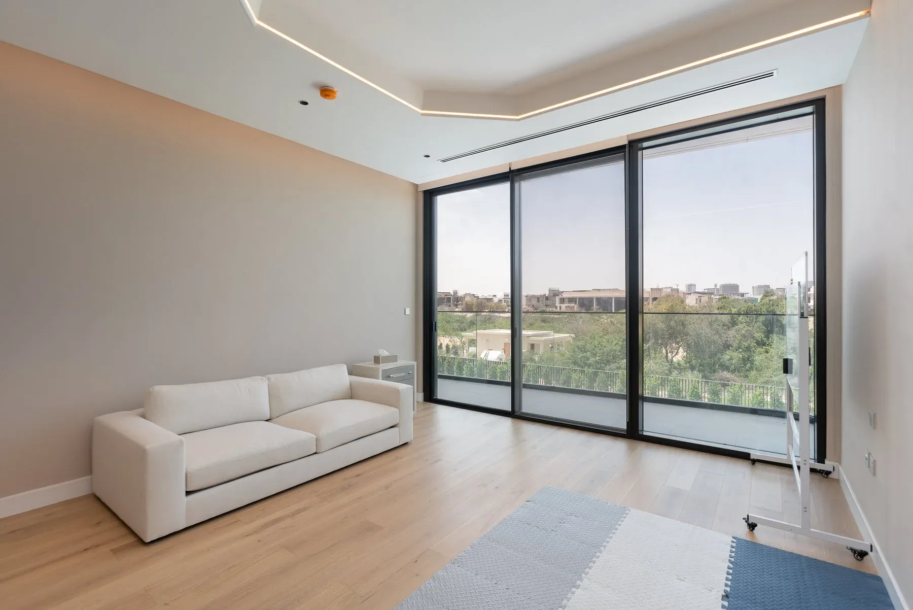 Stunning Villa with Branded Design in Majestic Vistas — photograph 10