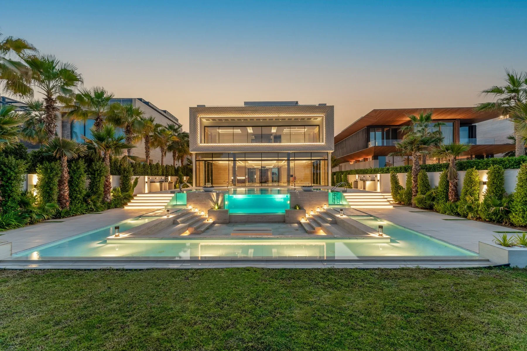 A Home of Modern Refinement on Jumeirah Bay — photograph 1