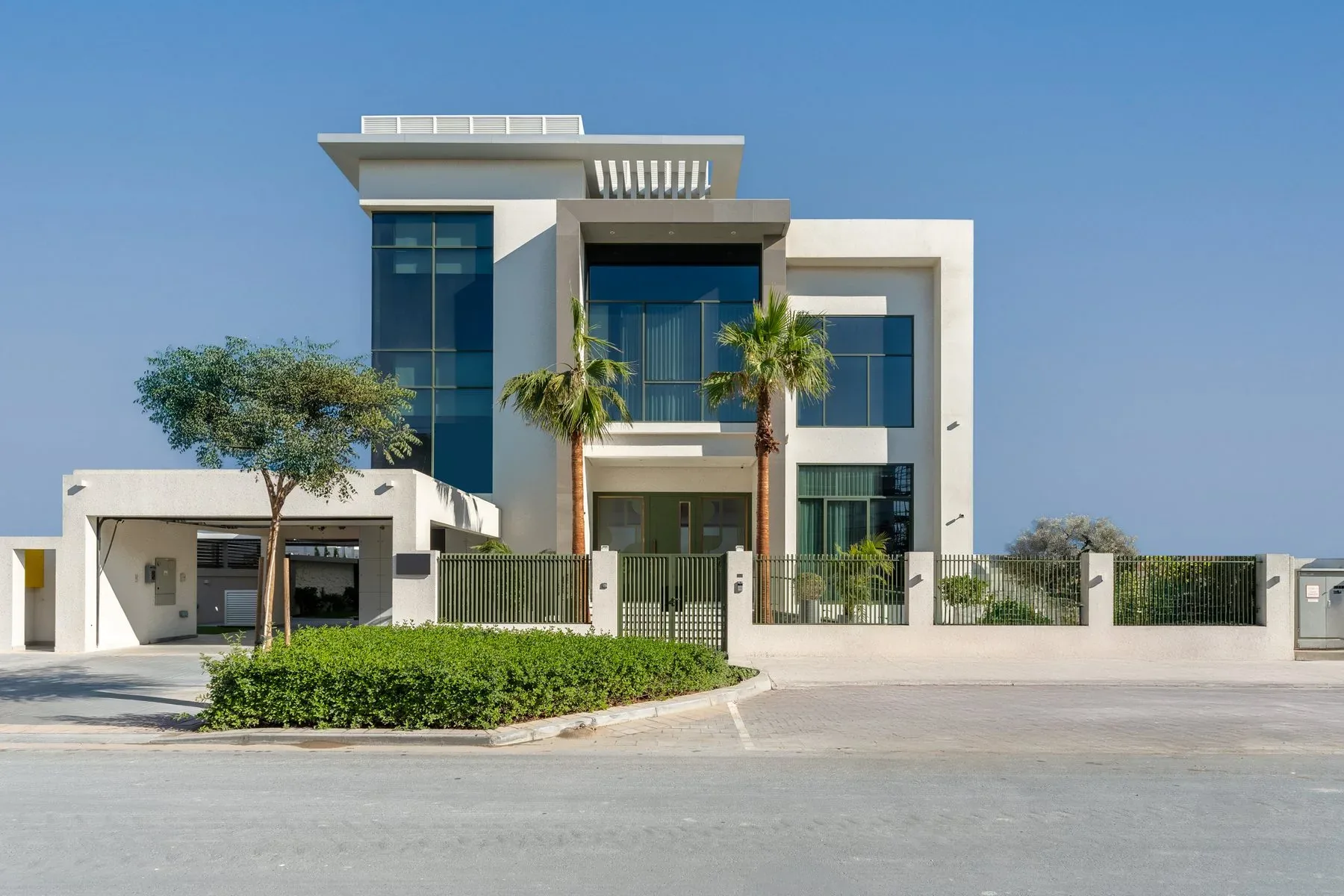 Furnished Custom Villa in Emerald Hills — photograph 2
