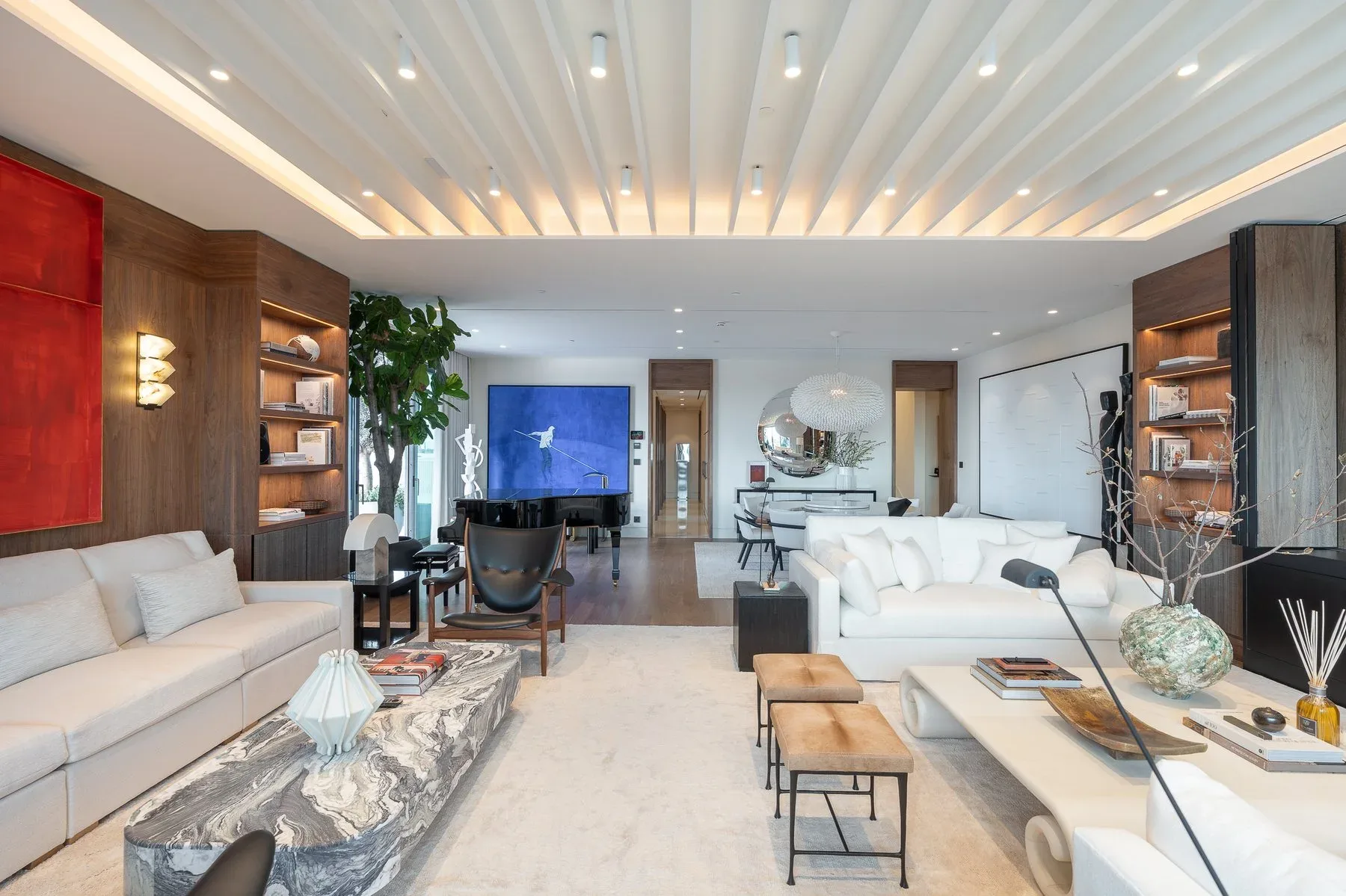 Upgraded Four Seasons Residence with Private Pool — photograph 4