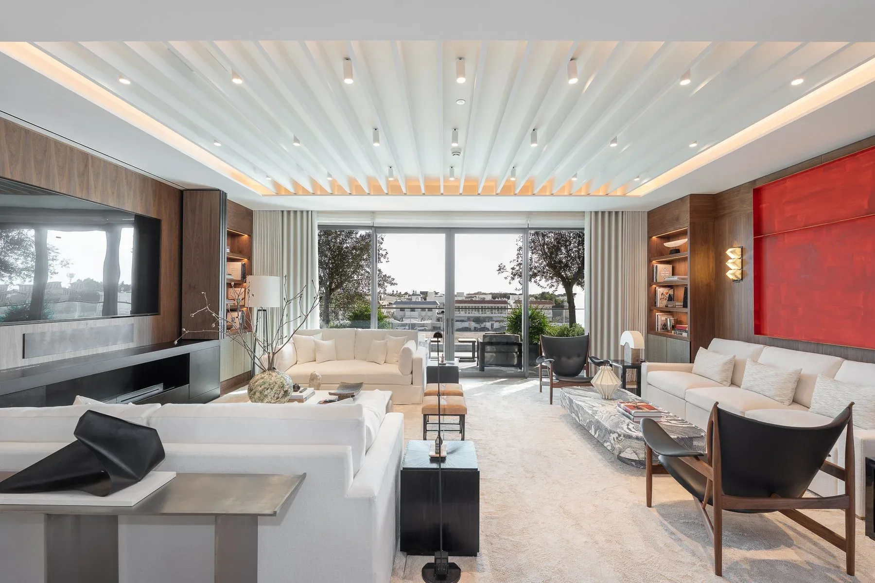 Upgraded Four Seasons Residence with Private Pool — photograph 6