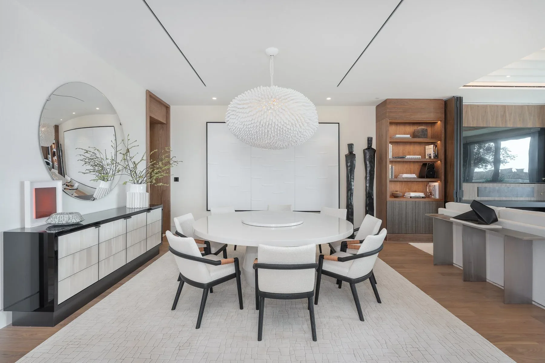 Upgraded Four Seasons Residence with Private Pool — photograph 7