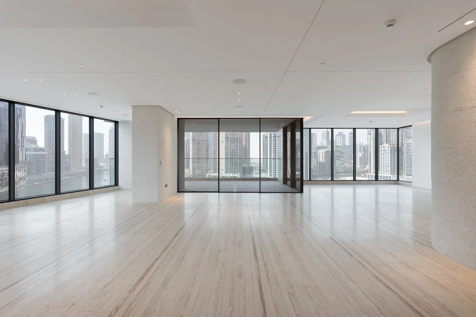 Apartment with Dual-Aspect Views in Volante 2 — photograph 3