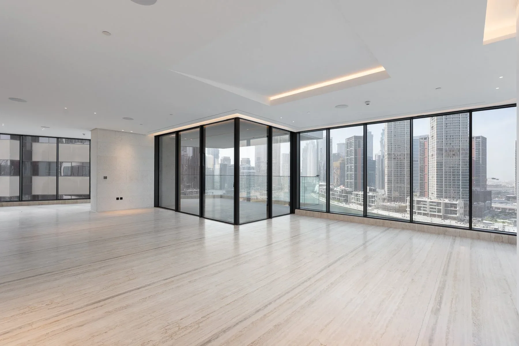 Apartment with Dual-Aspect Views in Volante 2 — photograph 2