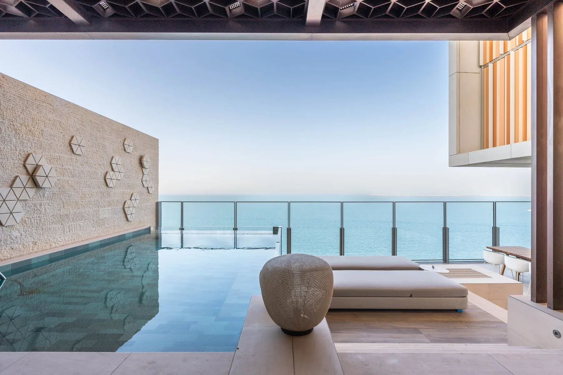 Upgraded Royal Atlantis Duplex with Private Pool — photograph 1