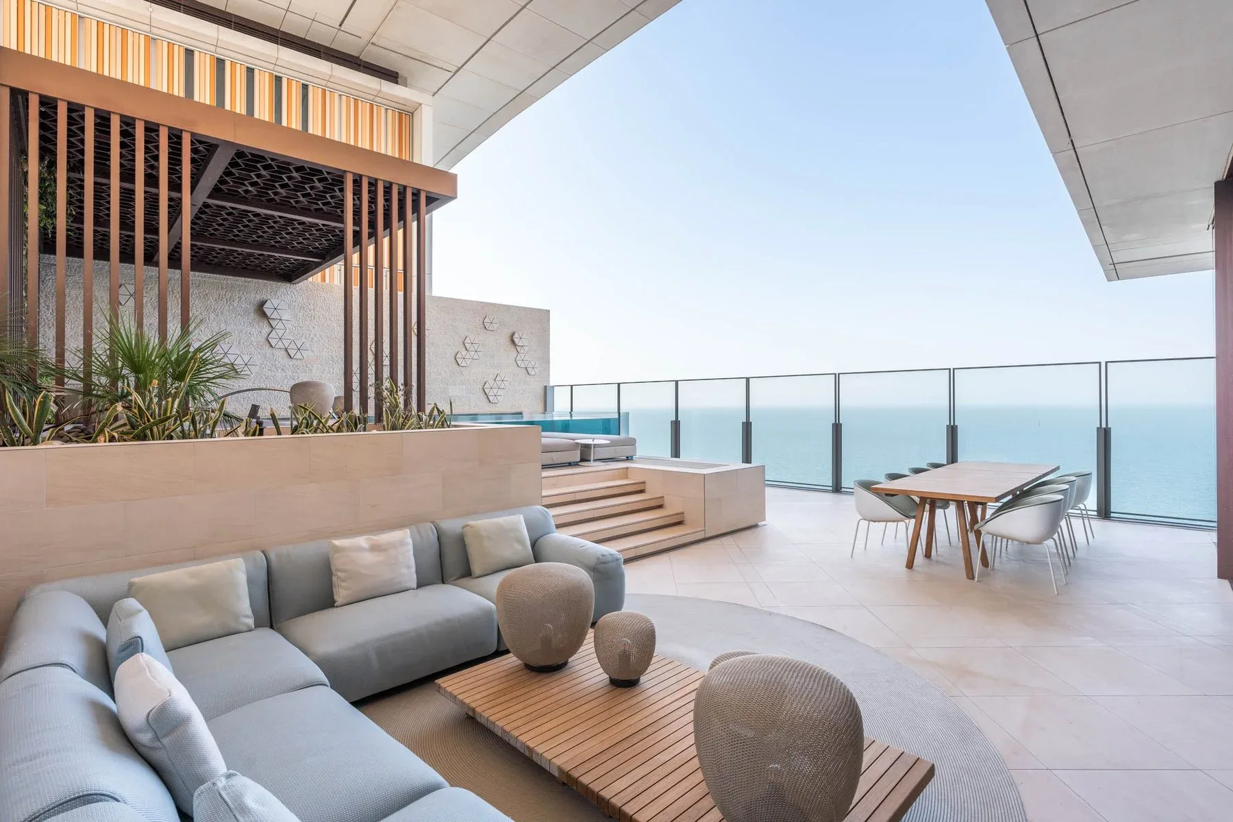 Upgraded Royal Atlantis Duplex with Private Pool — photograph 2