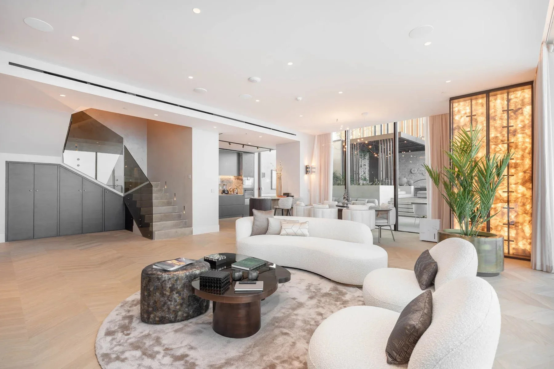 Upgraded Royal Atlantis Duplex with Private Pool — photograph 5