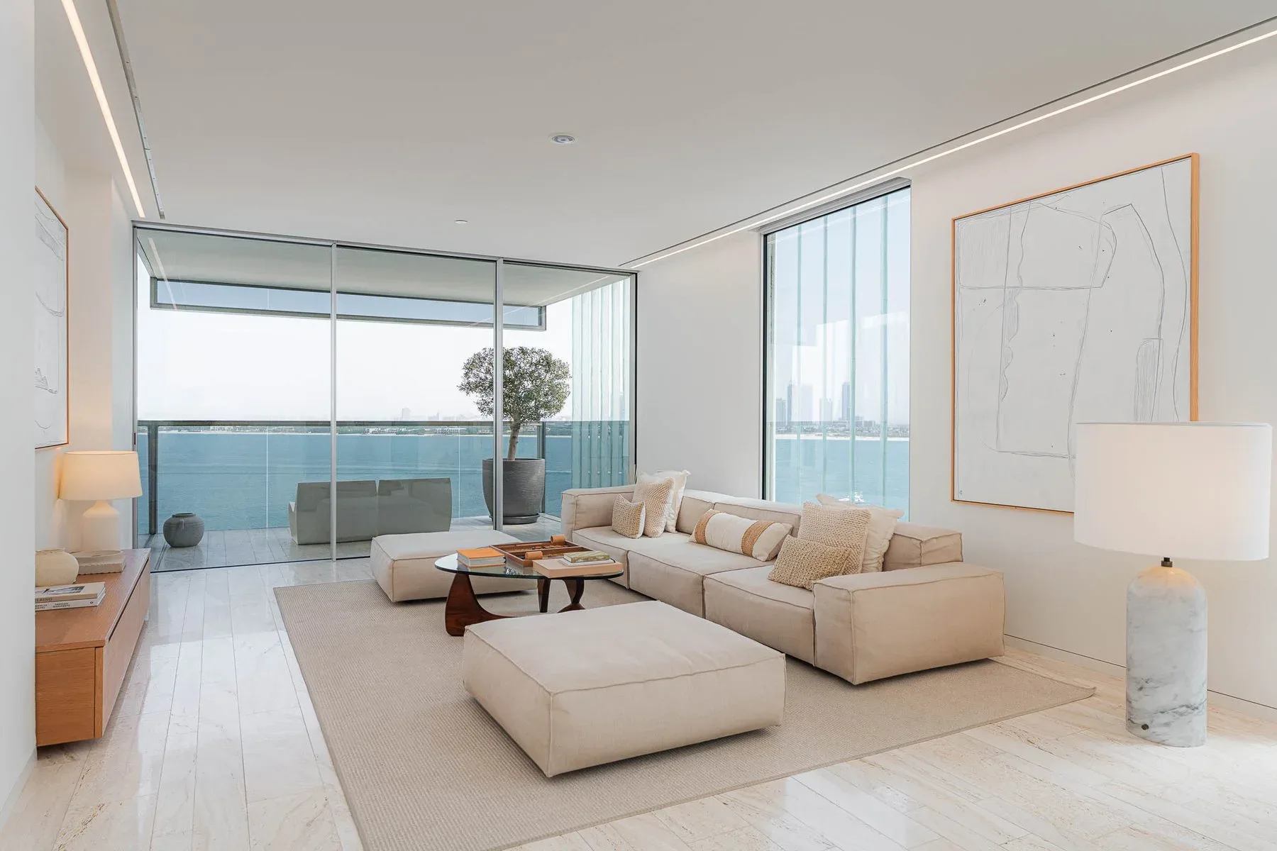 Apartment with Spacious Terrace and Sea View in Muraba — photograph 1