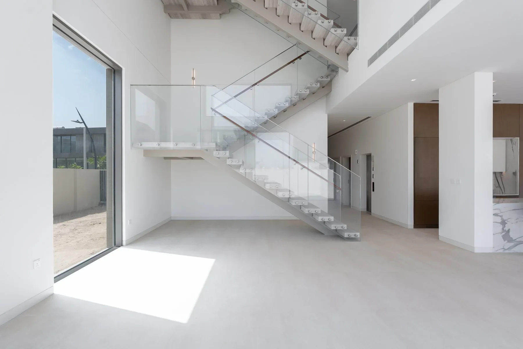 Modern Villa with Full Burj Khalifa View — photograph 2