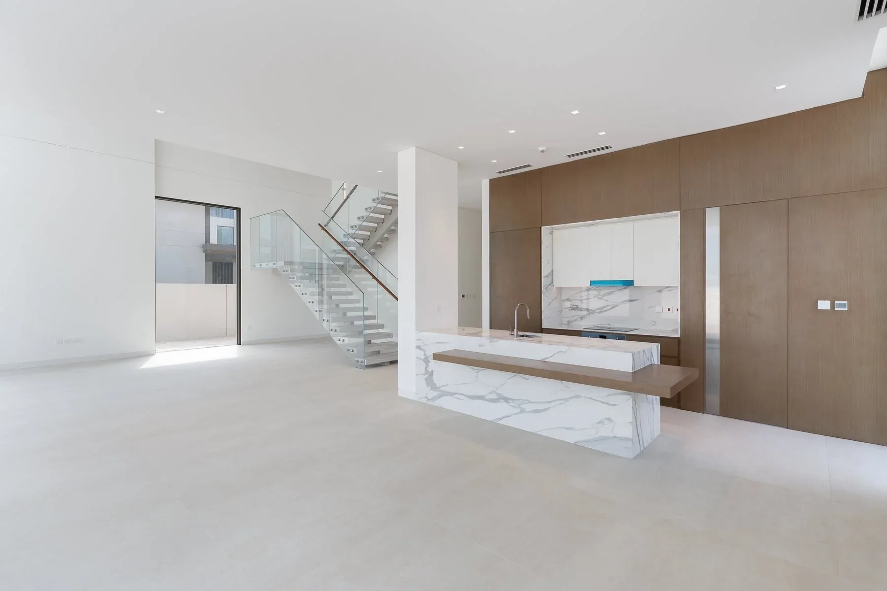 Modern Villa with Full Burj Khalifa View — photograph 5