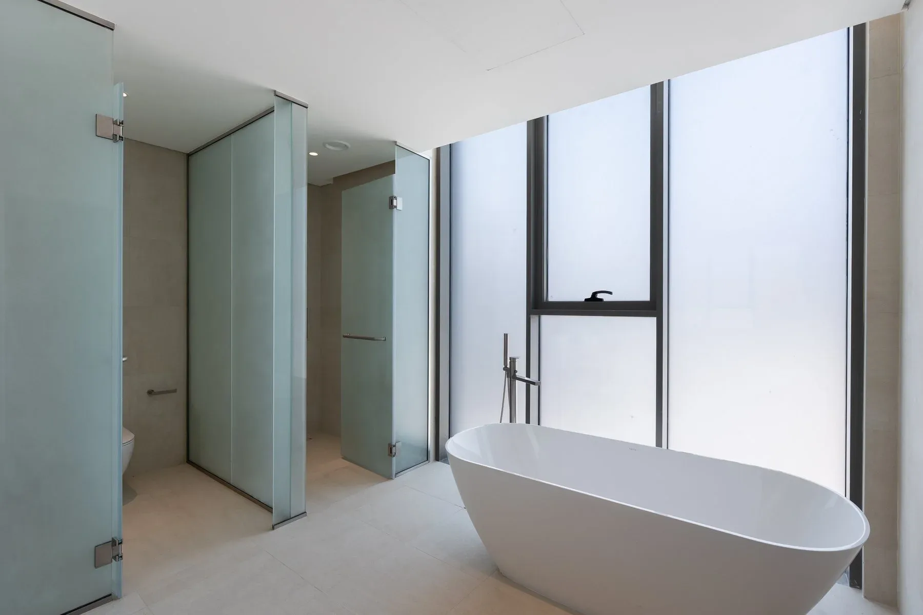 Modern Villa with Full Burj Khalifa View — photograph 9