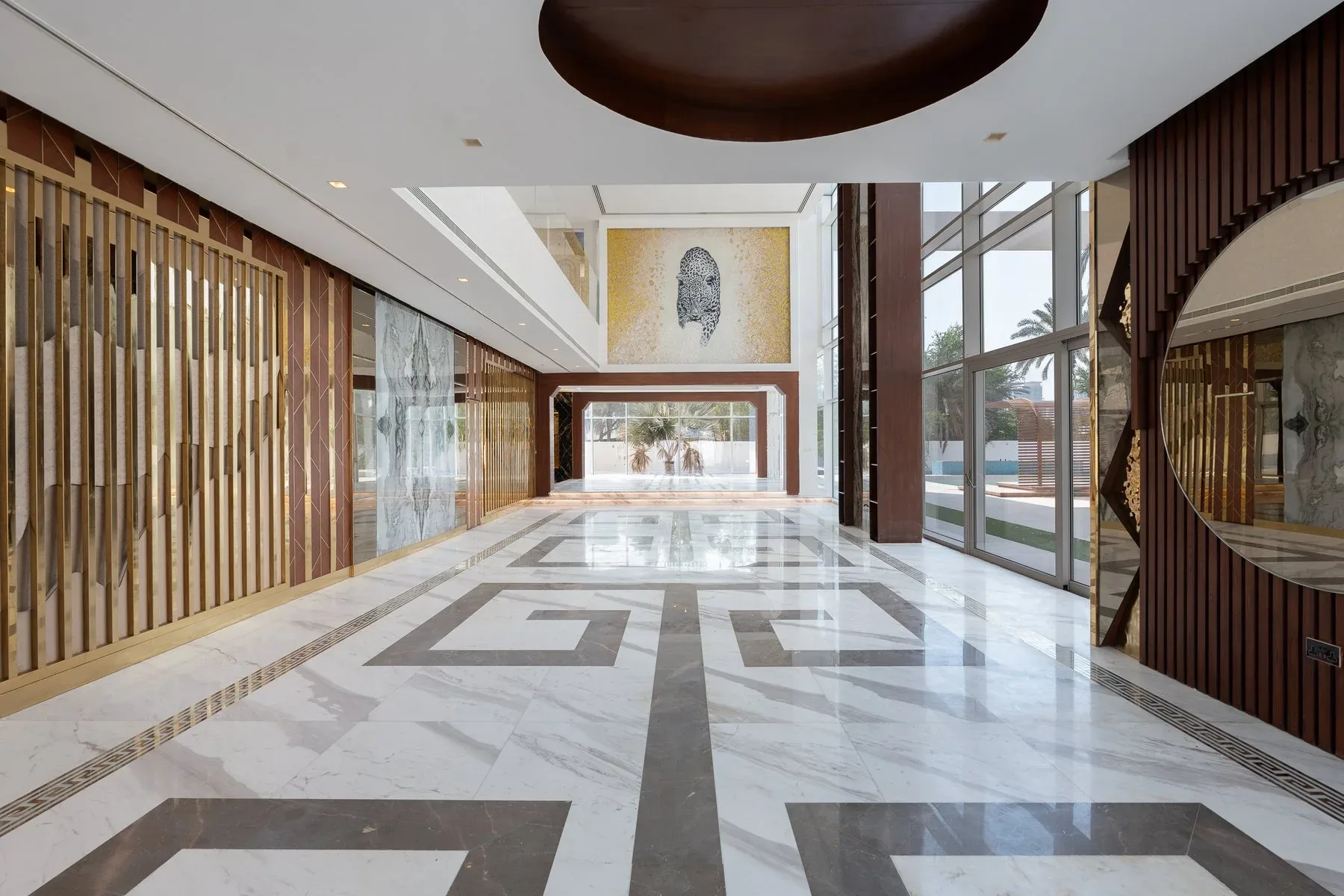 Expansive Modern Home in Emirates Hills — photograph 3