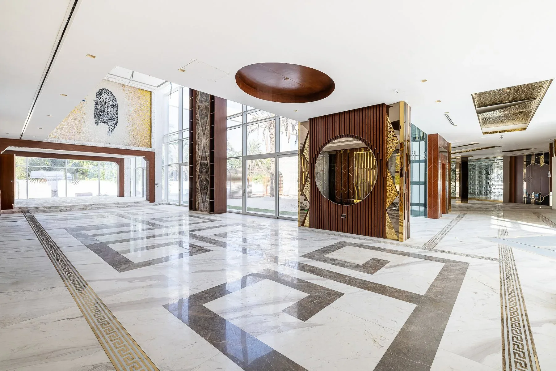 Expansive Modern Home in Emirates Hills — photograph 4