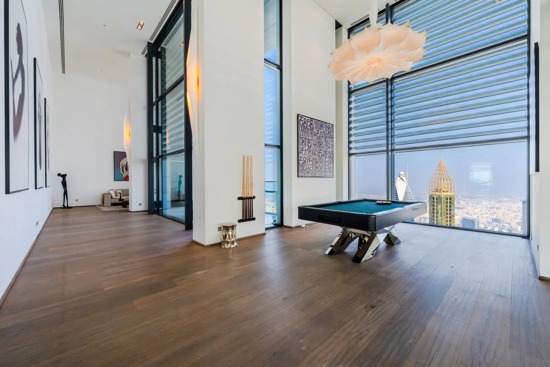 Corner Penthouse with Sweeping Burj Khalifa Views — photograph 2