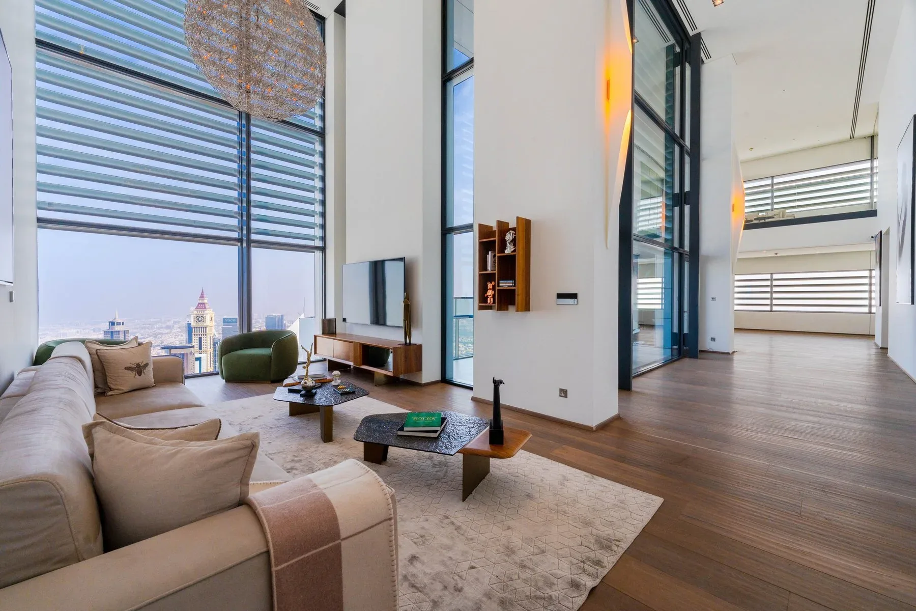 Corner Penthouse with Sweeping Burj Khalifa Views — photograph 1