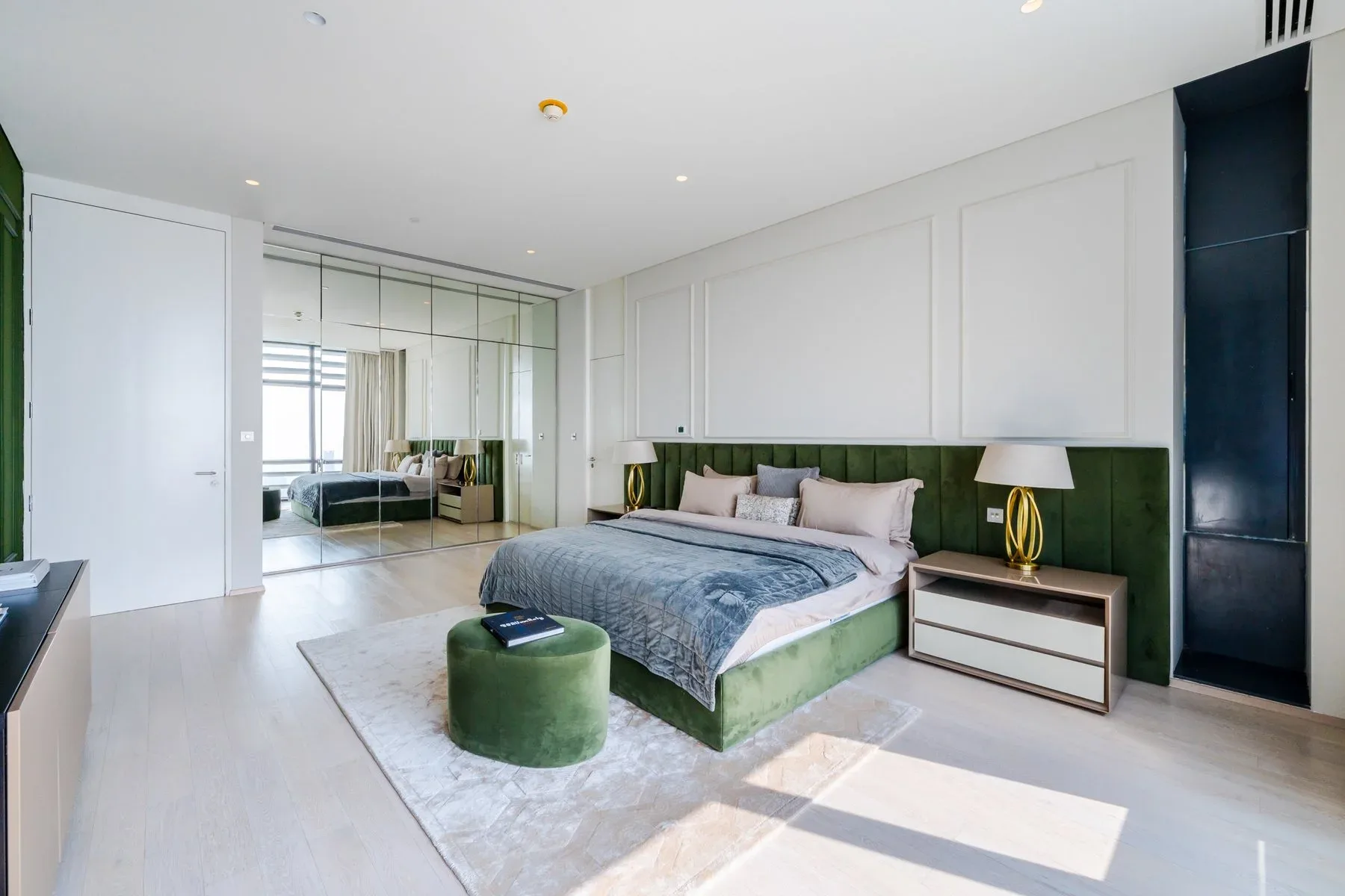 Corner Penthouse with Sweeping Burj Khalifa Views — photograph 8