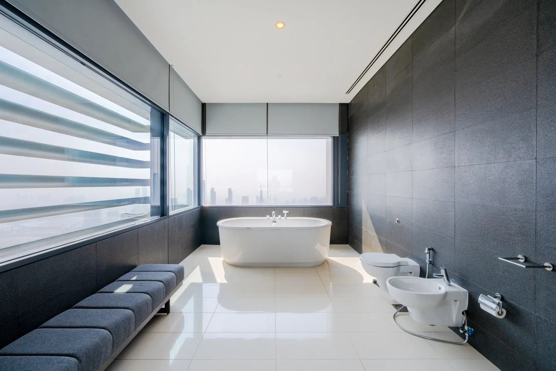 Corner Penthouse with Sweeping Burj Khalifa Views — photograph 9
