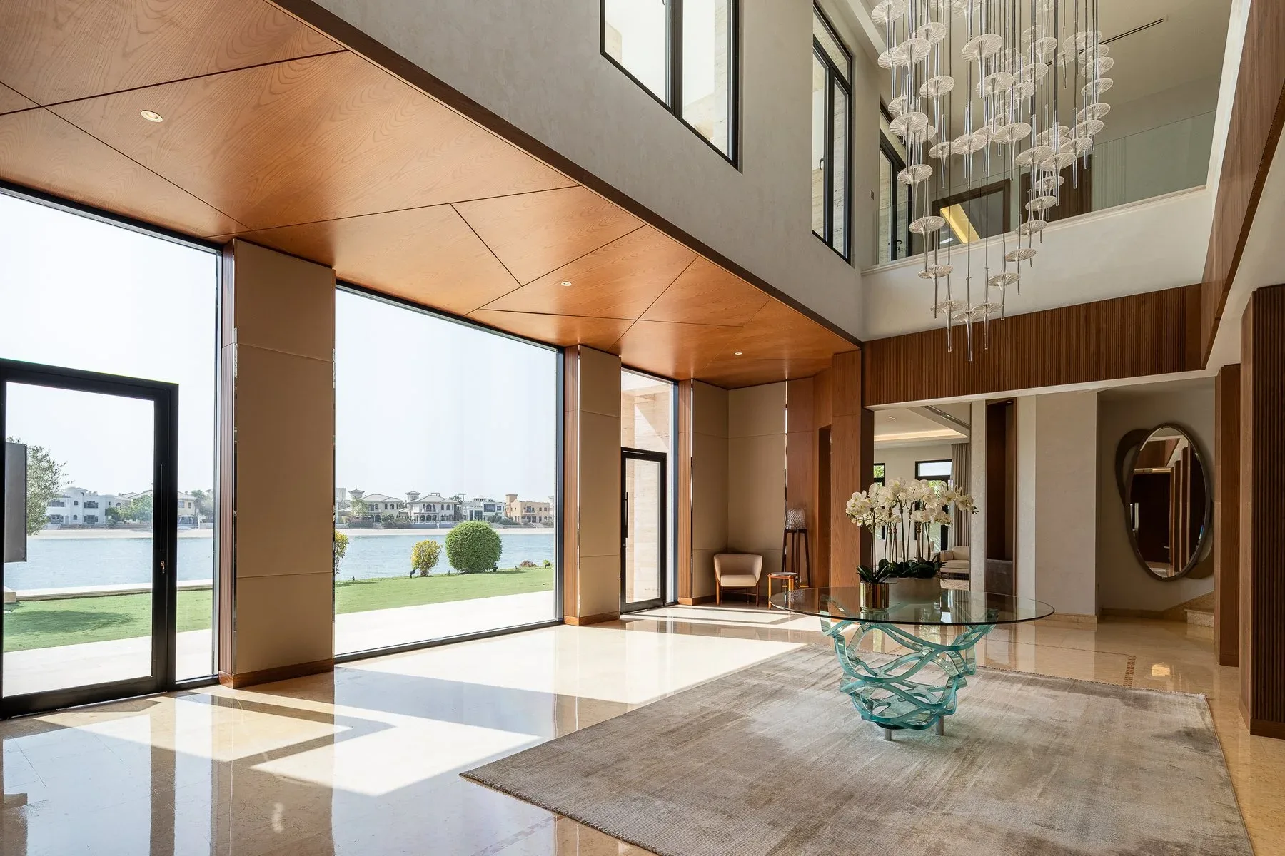 Renovated Palm Jumeirah Villa with Sunset Views — photograph 4