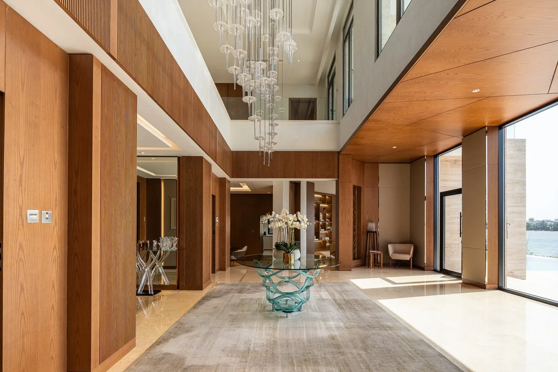 Renovated Palm Jumeirah Villa with Sunset Views — photograph 5