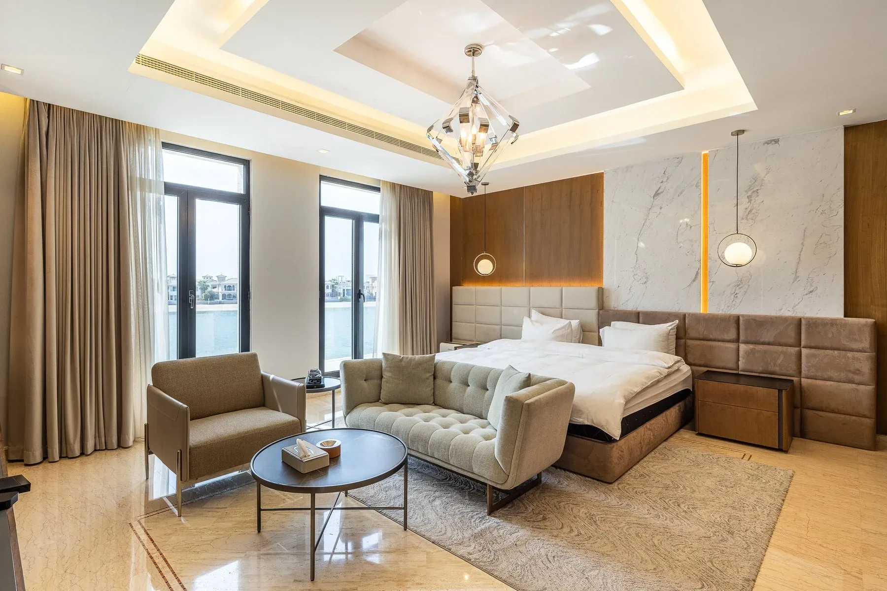 Renovated Palm Jumeirah Villa with Sunset Views — photograph 8