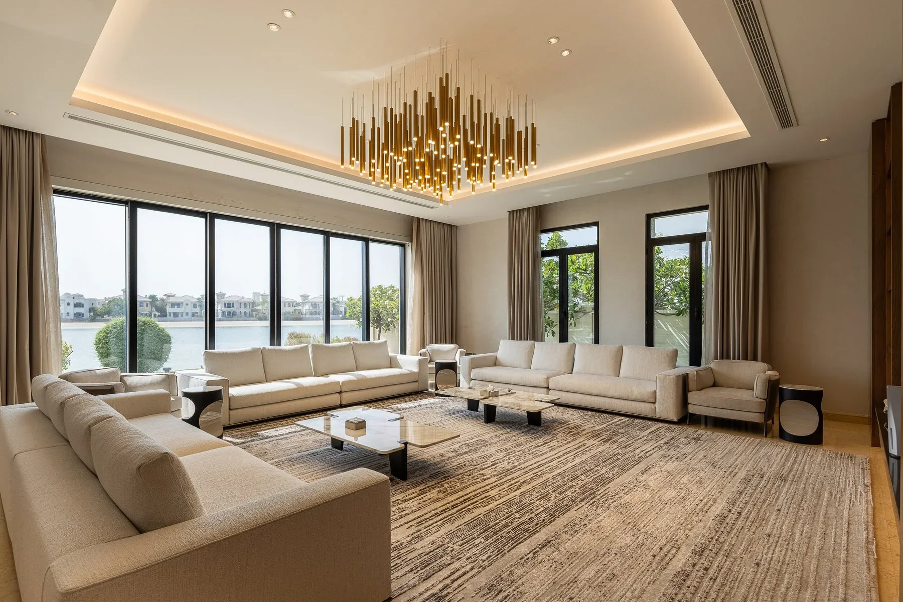 Renovated Palm Jumeirah Villa with Sunset Views — photograph 7