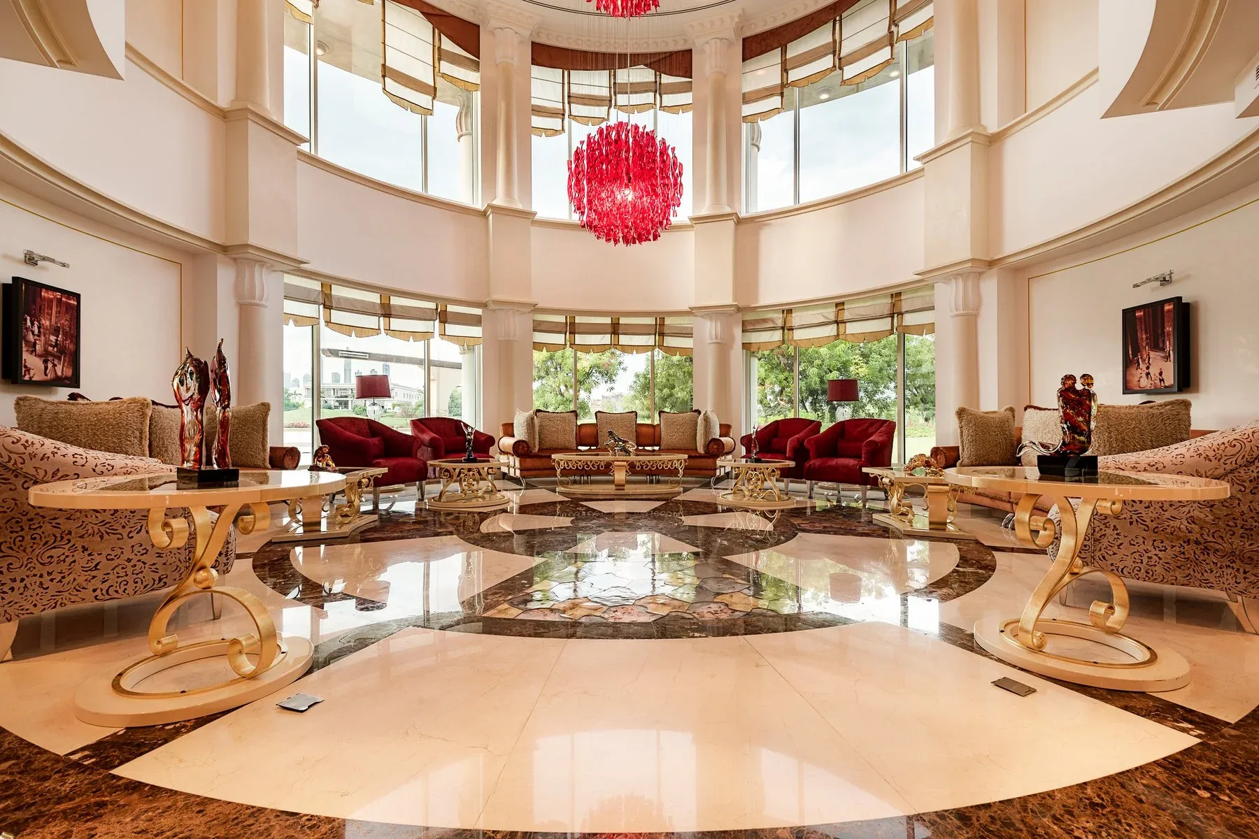 Exceptional Bespoke Mansion in Emirates Hills — photograph 2