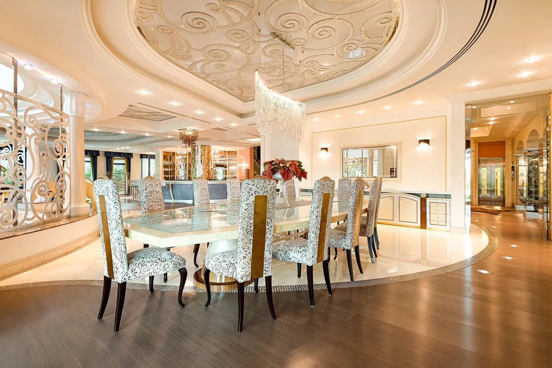 Exceptional Bespoke Mansion in Emirates Hills — photograph 3