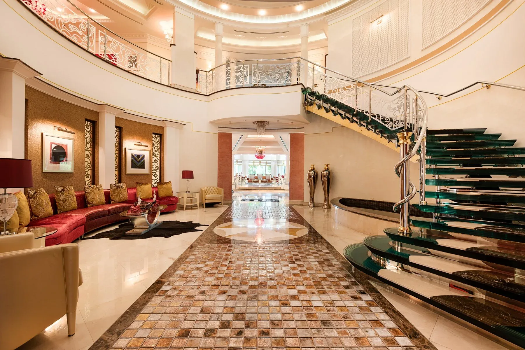 Exceptional Bespoke Mansion in Emirates Hills — photograph 1