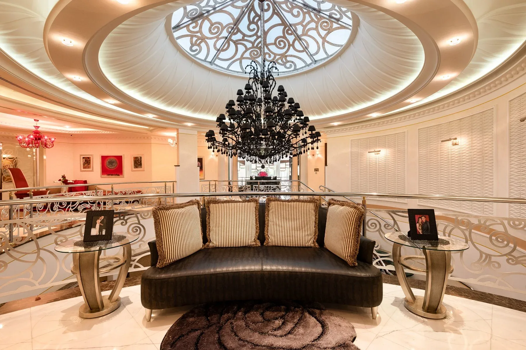 Exceptional Bespoke Mansion in Emirates Hills — photograph 5