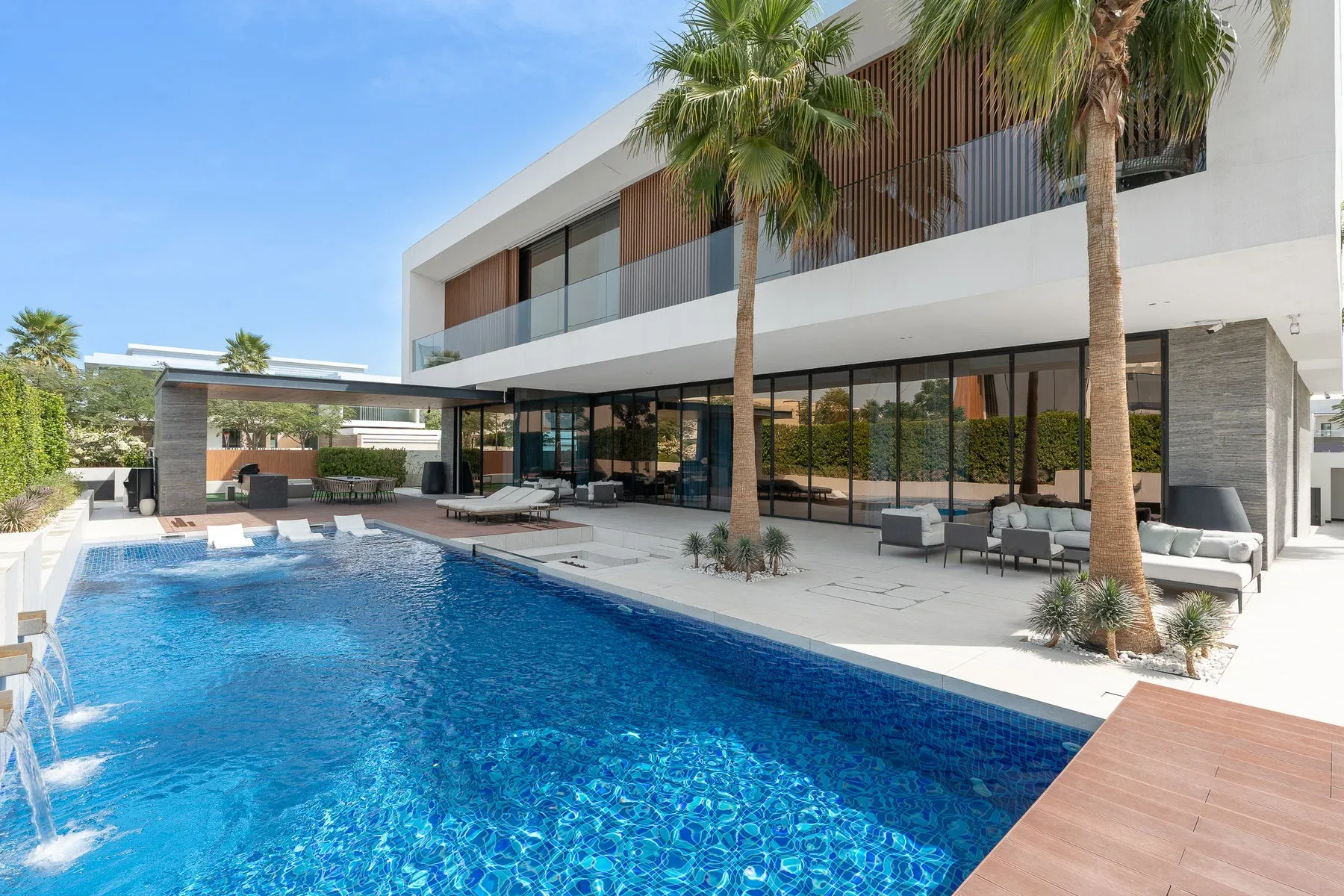 Furnished Bespoke Park-Facing Villa in Dubai Hills — photograph 1