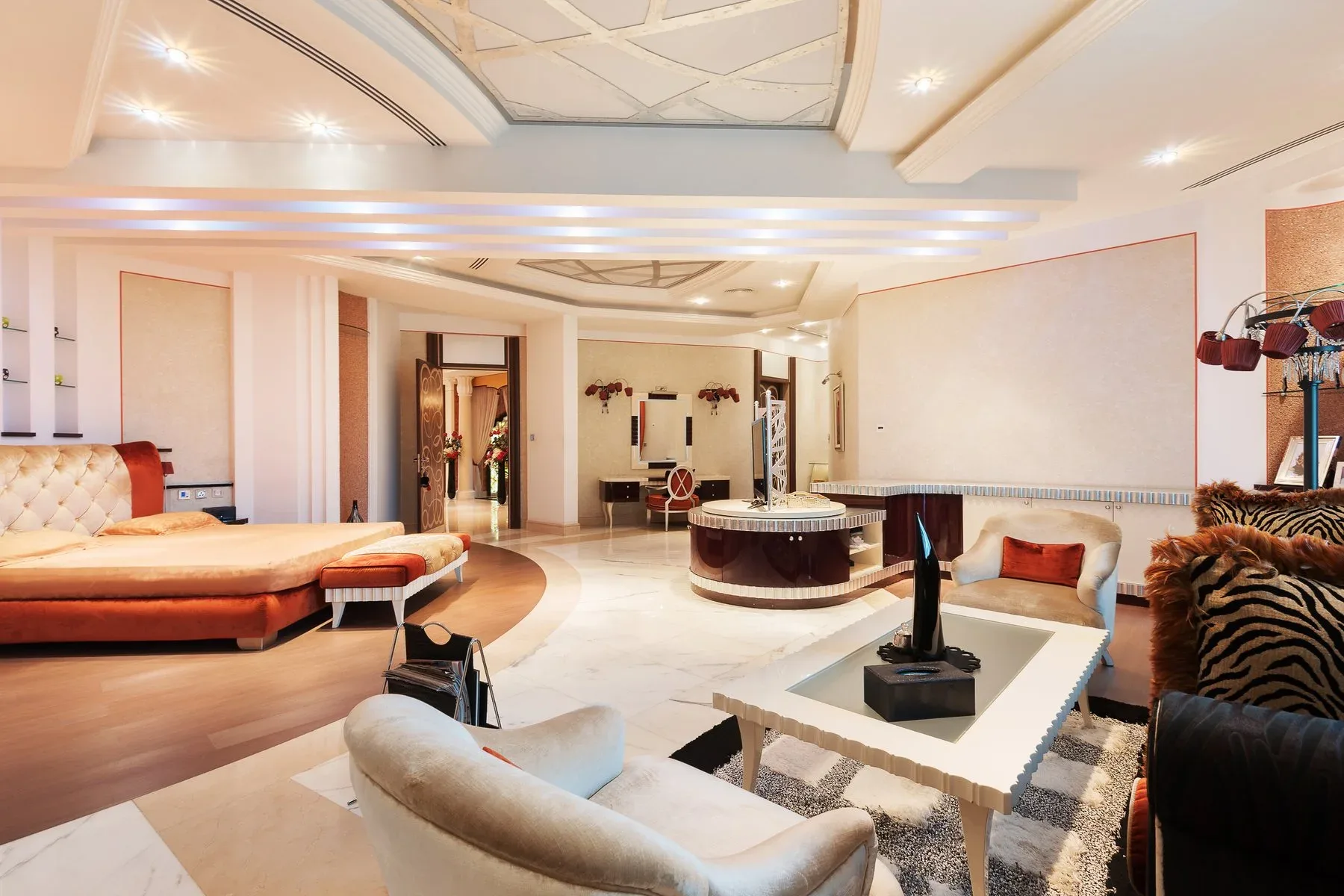 Exceptional Bespoke Mansion in Emirates Hills — photograph 9