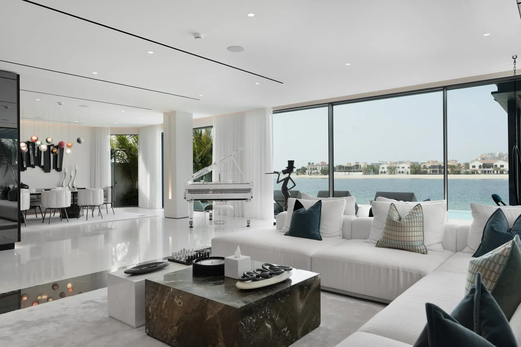 Upgraded and Extended Palm Jumeirah Home — photograph 3