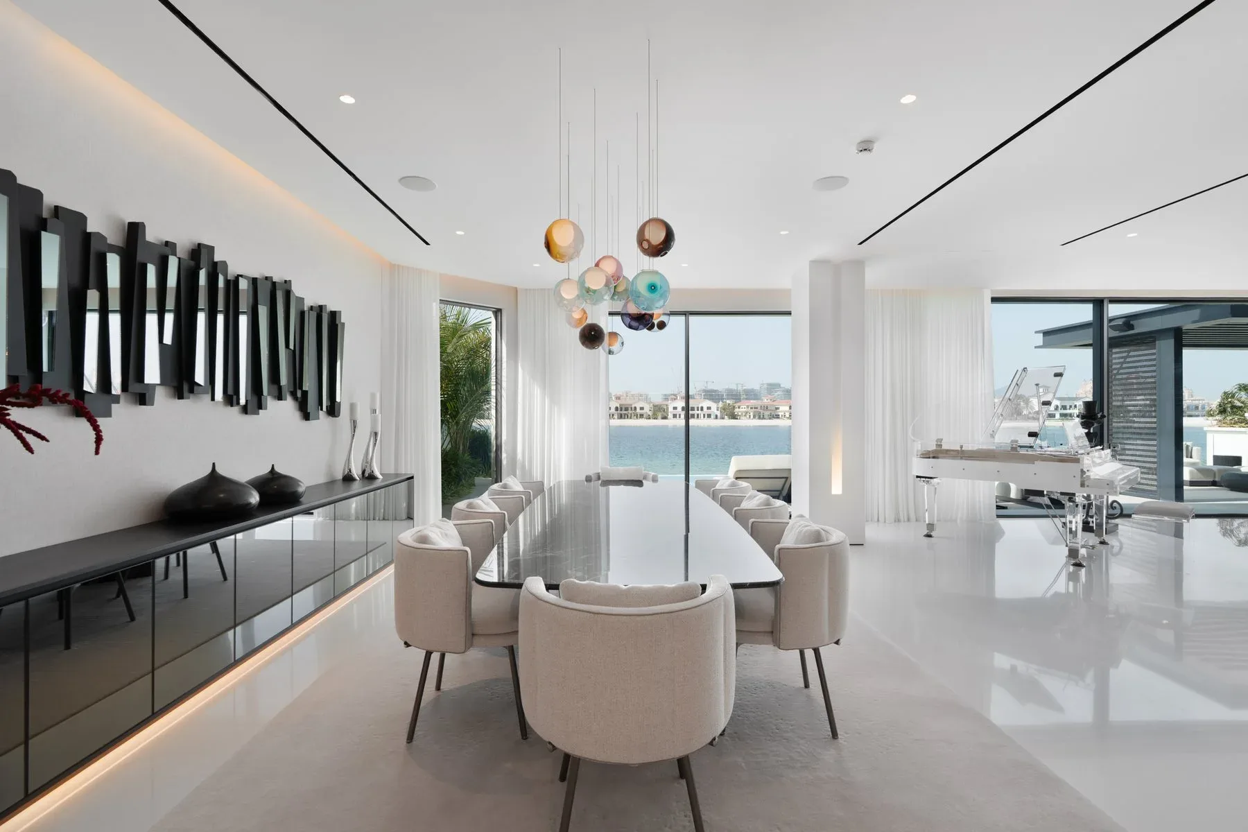 Upgraded and Extended Palm Jumeirah Home — photograph 4