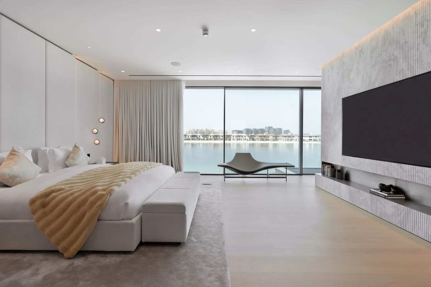 Upgraded and Extended Palm Jumeirah Home — photograph 6