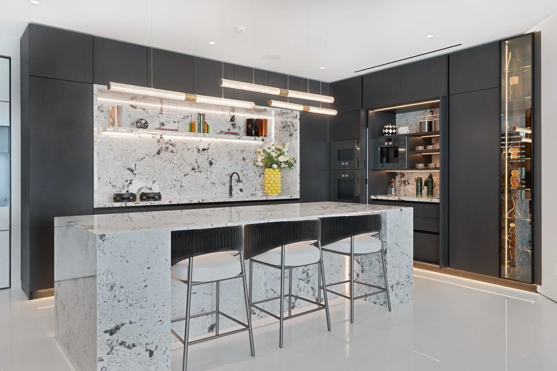 Upgraded and Extended Palm Jumeirah Home — photograph 5