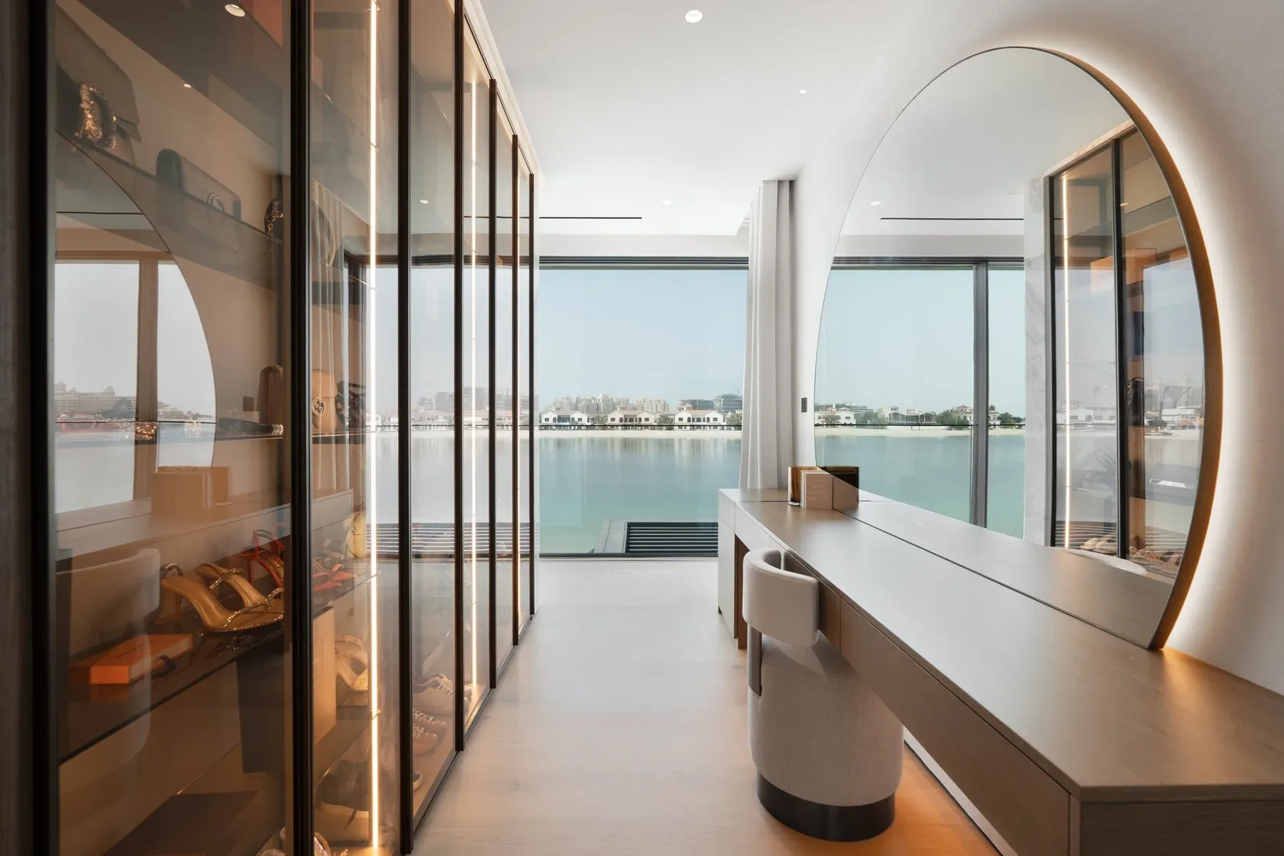 Upgraded and Extended Palm Jumeirah Home — photograph 7