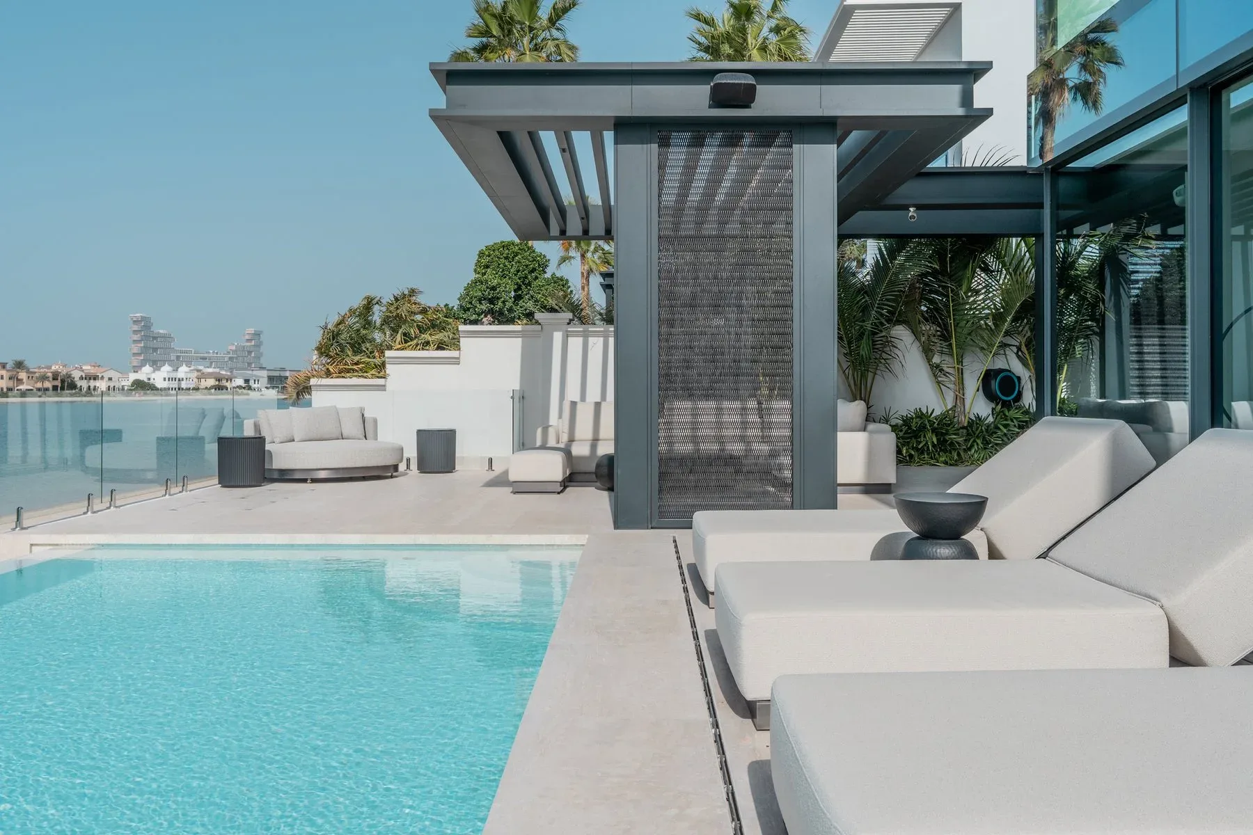 Upgraded and Extended Palm Jumeirah Home — photograph 8