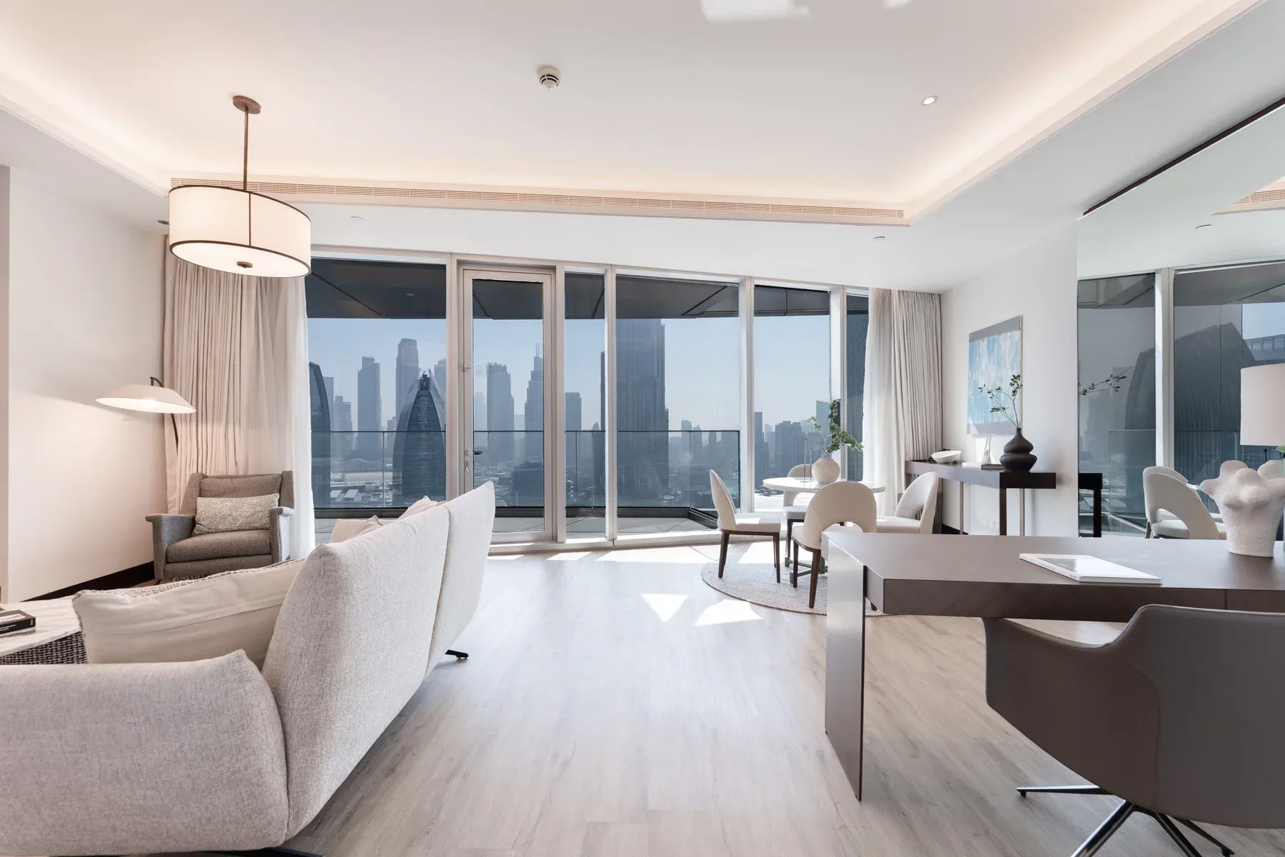 Address Sky View Apartment with Upgraded Interior — photograph 1