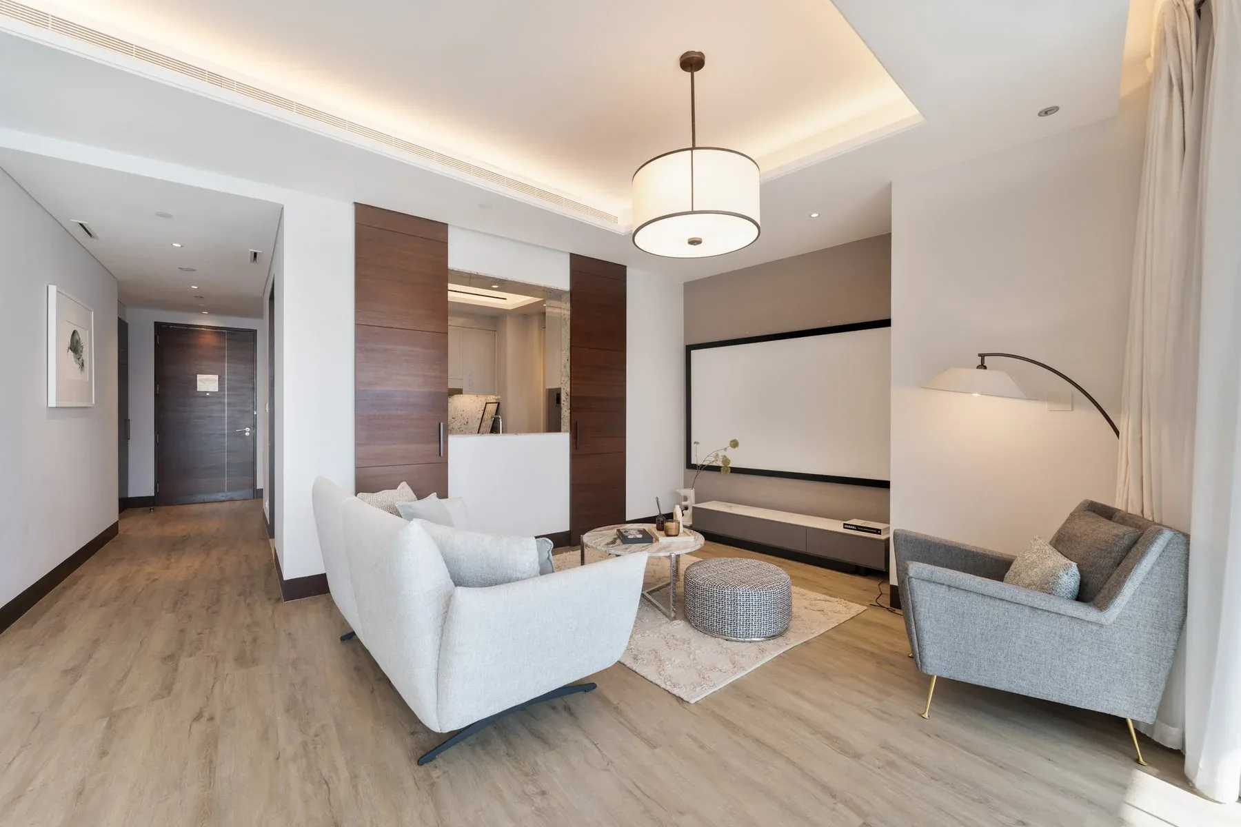 Address Sky View Apartment with Upgraded Interior — photograph 5
