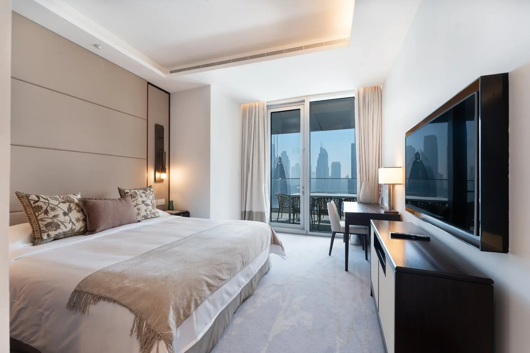 Address Sky View Apartment with Upgraded Interior — photograph 8