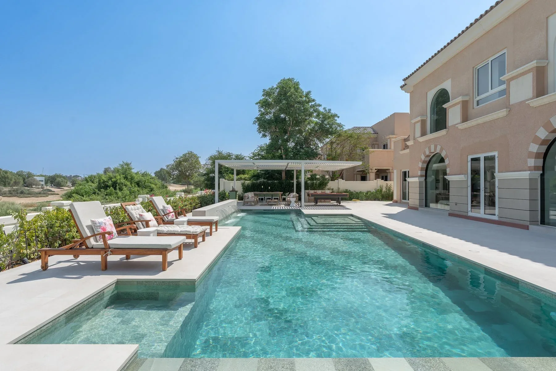 Fully Renovated Villa in Victory Heights — photograph 2